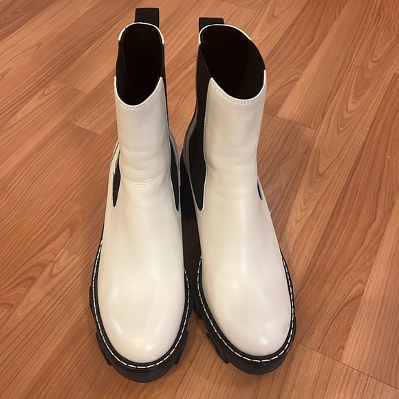 New rag & bone shiloh mid chelsea antique white. Size 10. Comes with box. - Picture 2 of 13
